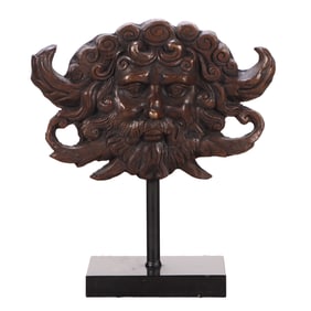 BRASS FACE OF THE OLD MAN OF THE NORTH MOUNTED ON AN IRON STAND.