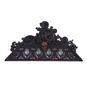 VICTORIAN CREST WITH CARVED WOOD SKULL