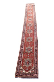 AN AGRA SERAPI RUNNER RUG 2'6" X 21'9"