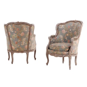 LARGE PAIR OF FRENCH LOUIS XV STYLE BERGERE CHAIRS PAINTED WHITE AND GREY C 1920.
