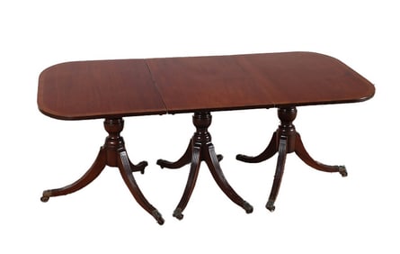 BANDED MAHOGANY TRIPLE PEDESTAL DINING TABLE 1930