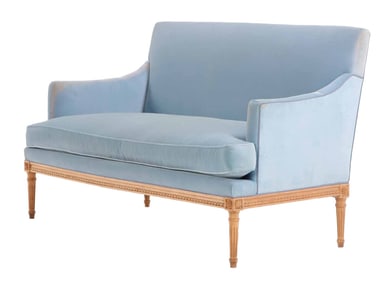 ELEGANT FRENCH LOUIS XVI STYLE UPHOLSTERED SETTEE C 1940.
