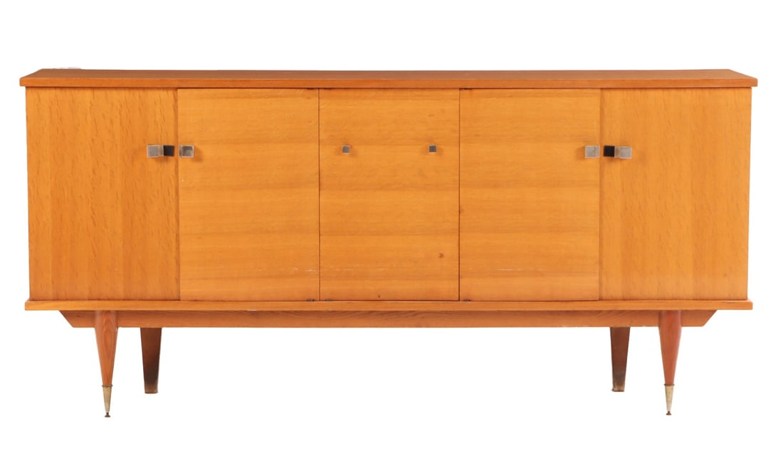 A SIMPLE FRENCH OAK FIVE DOOR SIDEBOARD HAVING A CENTRAL MIRRORED BAR COMPARTMENT C 1950. (1 of 6)