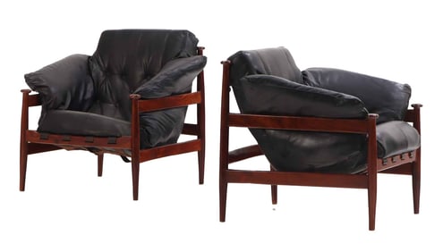 PAIR OF BRAZILIAN ROSEWOOD LOUNGE CHAIRS UPHOLSTERED IN BLACK LEATHER IN THE MANNER OF