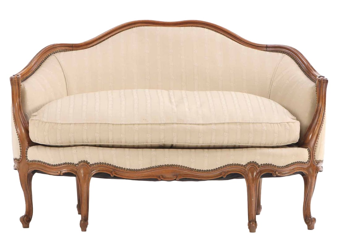 A PETITE LOUIS XV STYLE UPHOLSTERED SETTEE HAVING SIX LEGS C 1950. (1 of 6)