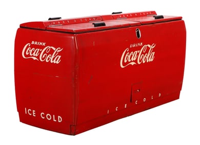 A VINTAGE COCA COLA ICE OR REFRIGERATION CHEST CIRCA 1930.