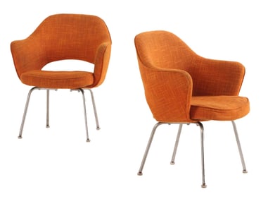 PAIR OF EERO SAARINEN KNOLL FOR IBM EXECUTIVE CHAIRS.