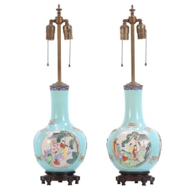 A PAIR OF LARGE PAINTED PORCELAIN AND BRASS TABLE LAMPS WITH ASIAN THEME CIRCA 1920.