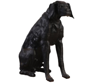 A CAST IRON GARDEN FIGURE OF A HOUND DOG.