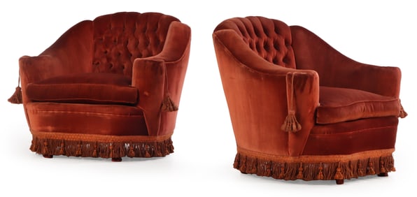 PAIR OF ITALIAN UPHOLSTERED BUTTON BACK LOUNGE CHAIRS C 1955 IN THE MANNER OF GIO PONTI.