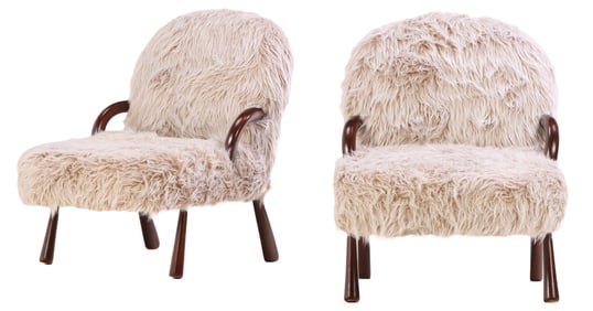 A PAIR OF PHILIP ARCTANDER STYLE FLOKATI AND BENTWOOD LOUNGE CHAIRS.