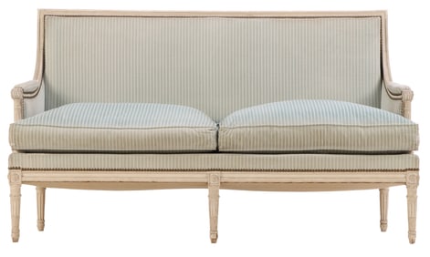 PAINTED FRENCH LOUIS XVI STYLE SETTEE HAVING FIVE LEGS C 1930.