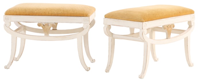 PAIR OF HOLLYWOOD REGENCY WHITE PAINTED AND GILT BENCHES, CIRCA 1950.