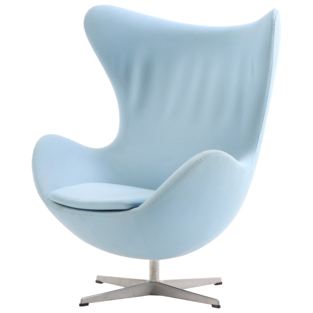 FRITZ HANSEN EGG CHAIR BY ARNE JACOBSEN. MODERN.: Fritz Hansen Egg chair by Arne Jacobsen. Modern. Ht: 41" Wd: 34" Dpth: 28" Seat: 15.5"