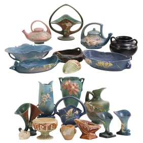 17 PIECE LOT OF ROSEVILLE POTTERY INCLUDING VASES, BASKETS, BOWLS, TEAPOT AND WALL POCKET, 3PC OHIO