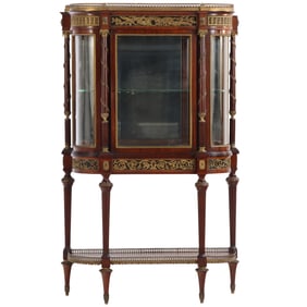 A QUALITY FRENCH MAHOGANY BRONZE MOUNTED VITRINE HAVING CURVED GLASS PANELS C 1900. IN NEED OF