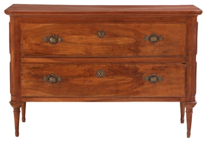 AN ELEGANT EIGHTEENTH CENTURY ITALIAN TWO DRAWER WALNUT COMMODE.
