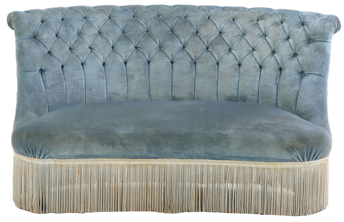 FRENCH BUTTON BACK  UPHOLSTERED SETTEE WITH FRINGE DECORATION C 1960. (1 of 7)