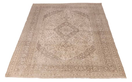 AN ANTIQUE PERSIAN TABRIZ RUG 7'10" X 10'8"