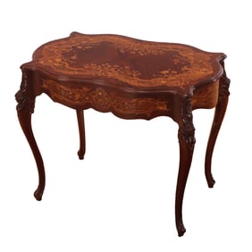 MAHOGANY TURTLE TOP INLAID CENTER TABLE HAVING INLAYS OF MOTHER OF PEARL AND VARIOUS WOODS