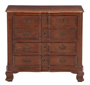 A 19TH CENTURY FRENCH OAK COMMODE WITH SERPENTINE FRONT AND BRASS HANDLES.