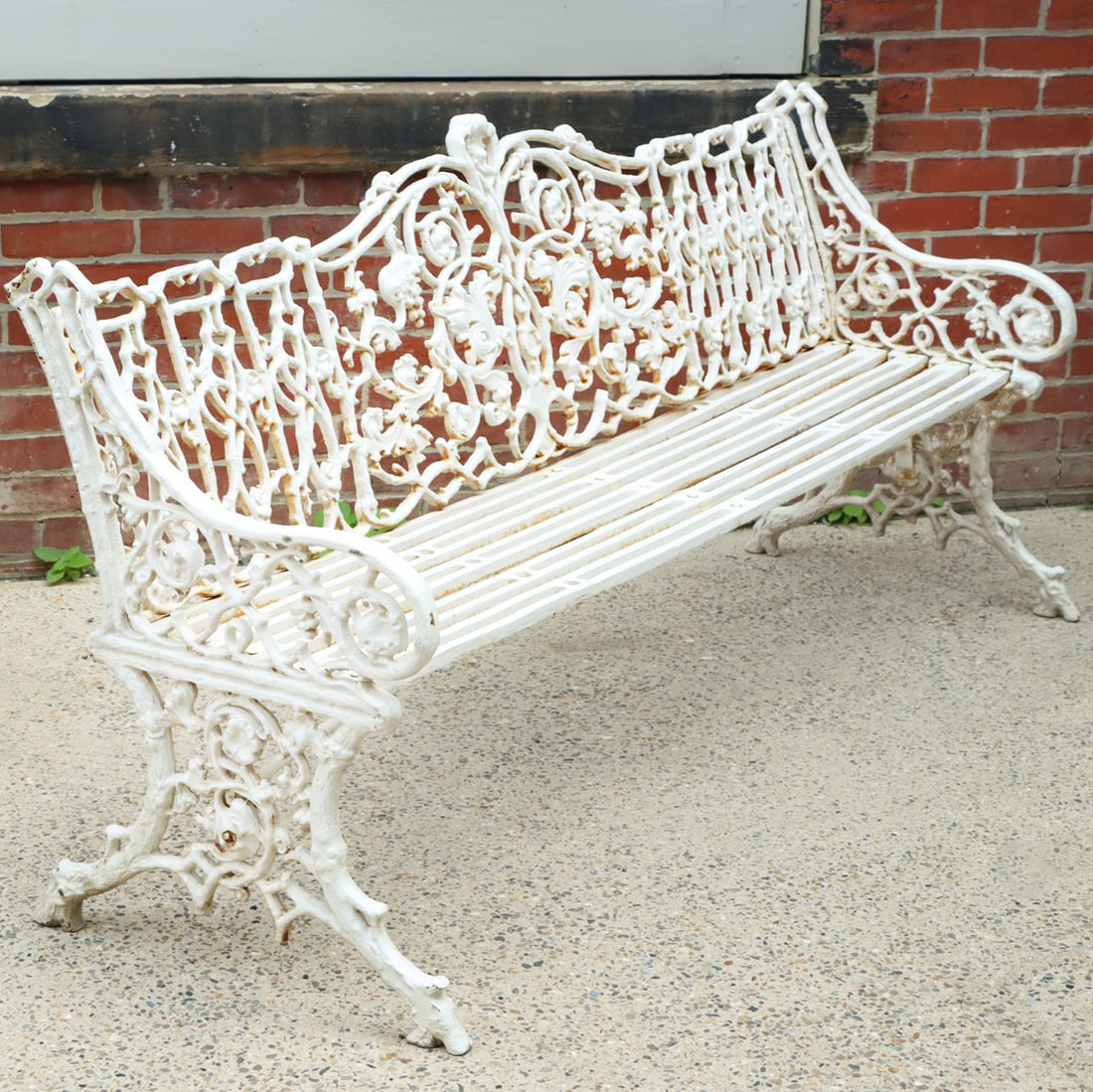 LARGE COALBROOKDALE STYLE CAST IRON GARDEN BENCH. (1 of 5)