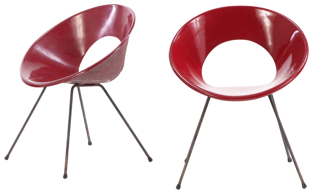 PAIR OF FIBERGLASS LOUNGE CHAIRS RESTING ON IRON LEGS IN THE STYLE OF DONALD KNORR C 1950. (1 of 7)
