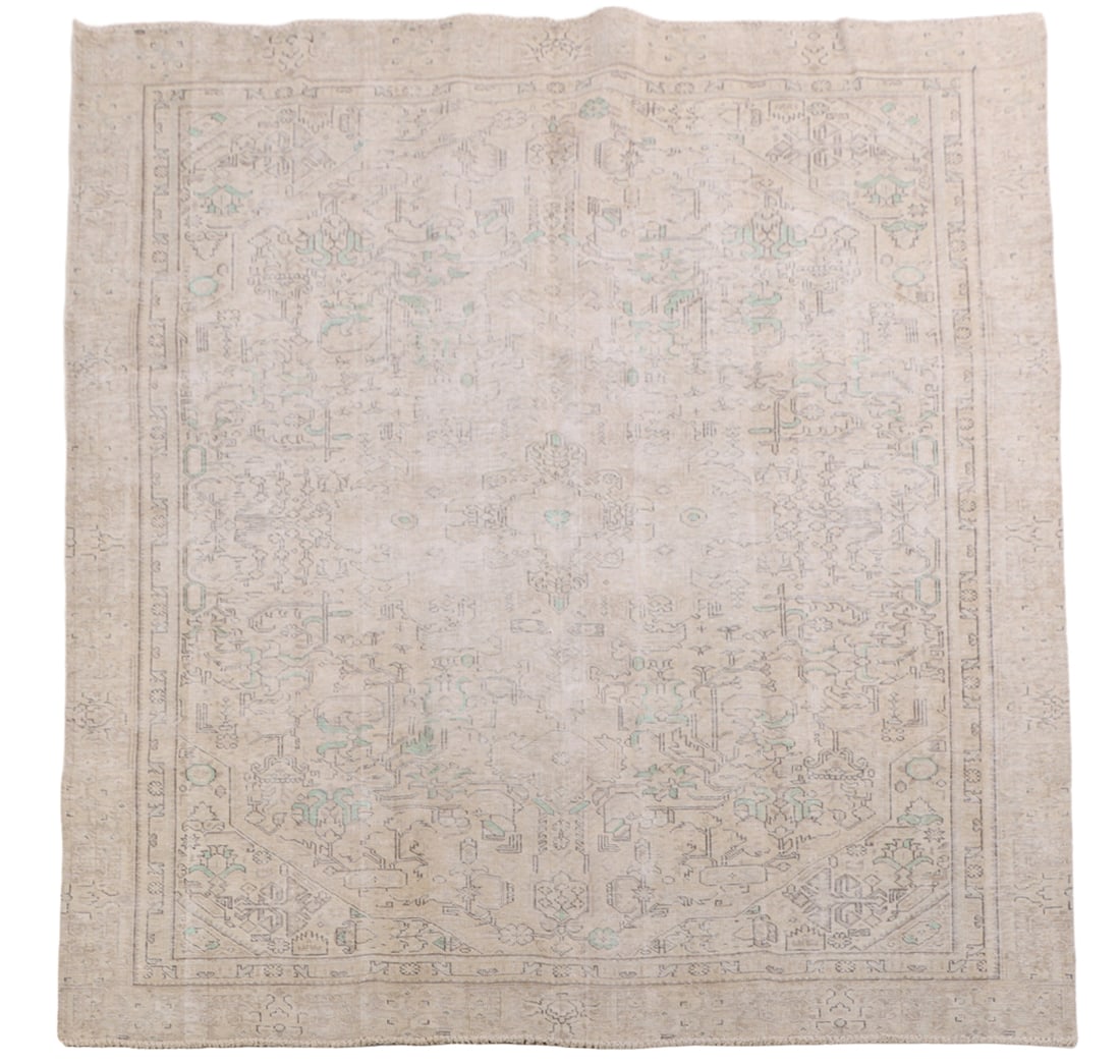 A SEMI-ANTIQUE PERSIAN TABRIZ RUG 7'2" X 10'3" (1 of 5)
