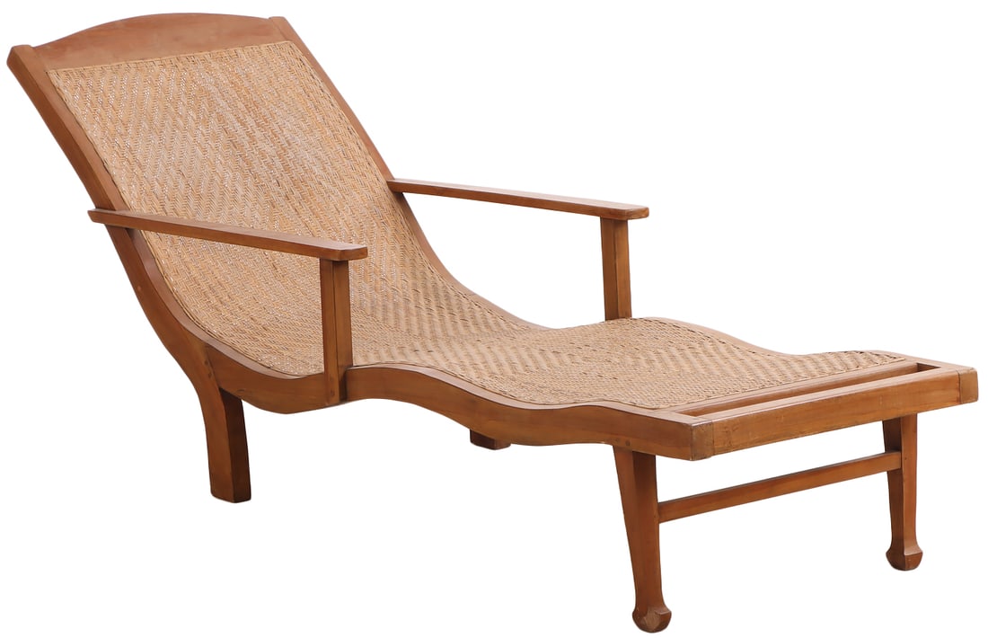 TEAK AND WICKER CHAISE LOUNGE WITH OPEN ARMS. (1 of 5)