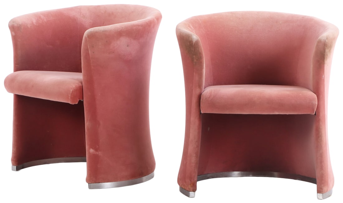 PAIR OF ROTUNDA UPHOLSTERED TUB CHAIRS BY VIGNELLI C 1970.: Pair of Rotunda upholstered tub chairs by Vignelli C 1970. Ht: 29.5" Wd: 27" Dpth: 24" Seat: 18"