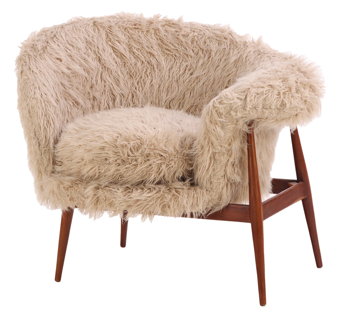 A FRIED EGG STYLED LOUNGE CHAIR AFTER THE DESIGN BY HANS OLSEN, UPHOLSTERED IN A SHAGGY FAUX FUR (1 of 6)