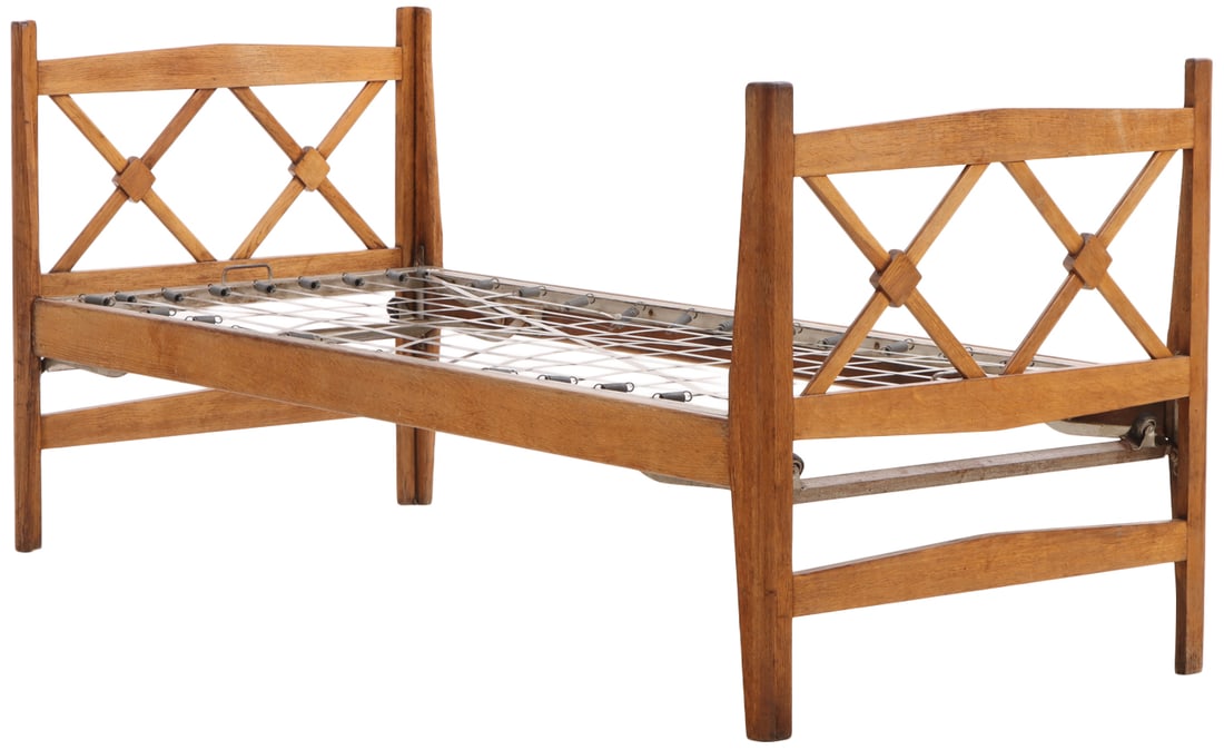 AN OAK DAY BED HAVING X-FORM DESIGN IN THE STYLE OF JEAN ROYERE CIRCA 1940. (1 of 5)