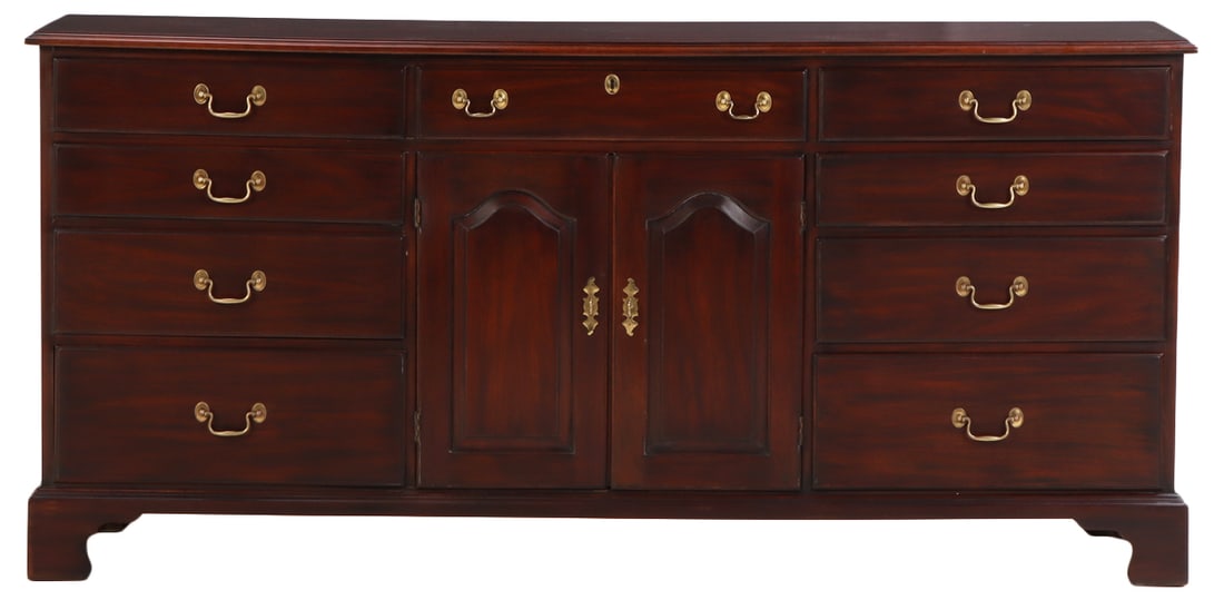 VIRGINIA GALLERIES BY HENKEL HARRIS MAHOGANY DOUBLE DRESSER. (1 of 8)