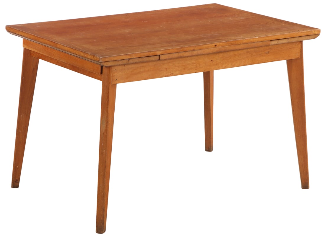 A SINMPLE FRENCH OAK DINING TABLE WITH TWO LEAVES C 1945. (1 of 4)