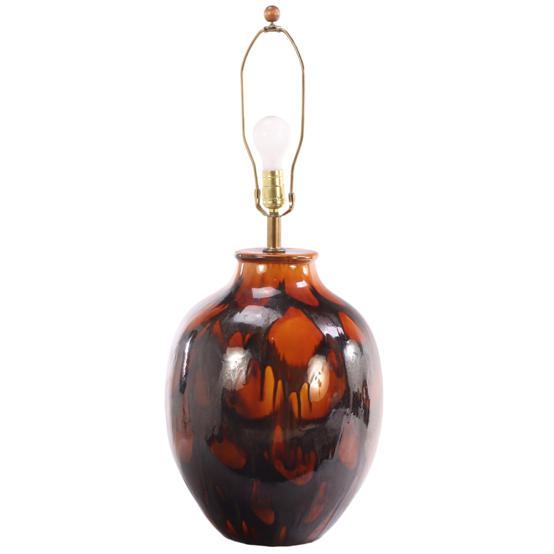 A LARGE CERAMIC TABLE LAMP ATTRIBUTED TO ROYAL HAEGER. (1 of 6)