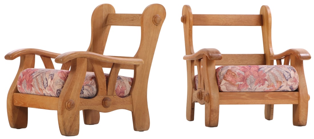 PAIR OF HEAVY OAK LOUNGE CHAIRS WITH LOOSE CUSHION UPHOLSTERY C 1965.: Pair of heavy oak lounge chairs with loose cushion upholstery C 1965. Ht: 39" Wd: 30.25" Dpth: 34" Seat: 17"