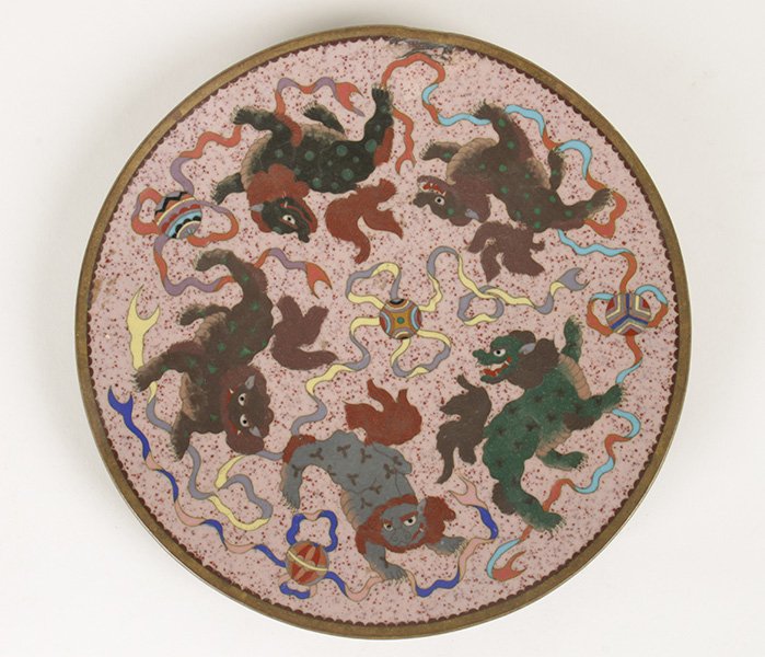 ANTIQUE CLOISONNE PLATE W/FOO DOGS CIRCA 1900: A sweet antique cloisonne plate featuring playing Foo dogs circa 1900. Dia: 6"