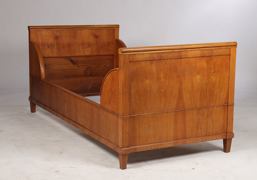 BIEDERMEIR DAY BED WITH TAILORED ENDS 19TH C.: A Nineteenth Century Biedermeier day bed having tailored ends and tapered feet. Ht: 35" Width: 39.5"