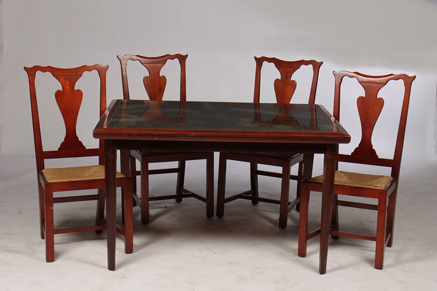 LOT OF FOUR RUSH SEAT CHAIRS AND A TABLE: A lot of four rush seat chairs and a table. Ht: 39" Width: 15.5" Depth: 15"