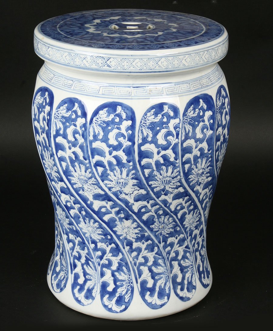 ISLAMIC INSPIRED CHINESE PORCELAIN GARDEN SEAT: A charming Islamic inspired Chinese porcelain garden seat. Ht: 16" Dia: 12"