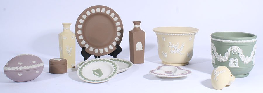 LOT OF 11 MID 20TH C. WEDGWOOD COLORED JASPERWARE: Instant eleven piece mid twentieth Century Wedgwood colored jasperware collection. Featuring: (3) Pieces of yellow and white (3) Pieces of brown and white (2) Pieces of lilac and white (3) Pieces of s