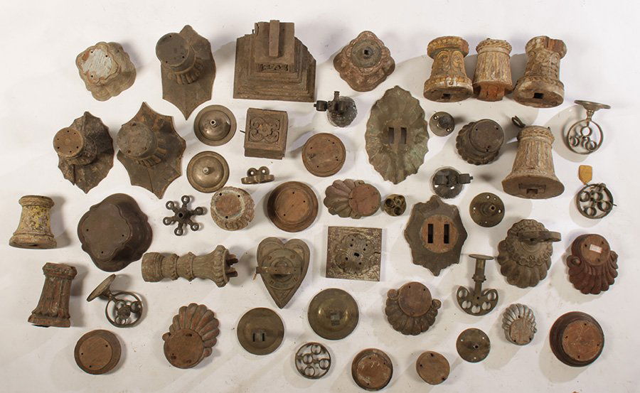 LOT GILT CARVED SCONCE BACK PLATES 1900: A lot of Continental gilt carved and polychrome decorated sconce back plates and other architectural elements circa 1900 and earlier.