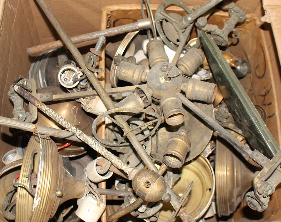 LOT OF LIGHTING PARTS: A lot of lighting parts of various materials anduses.Various sizes
