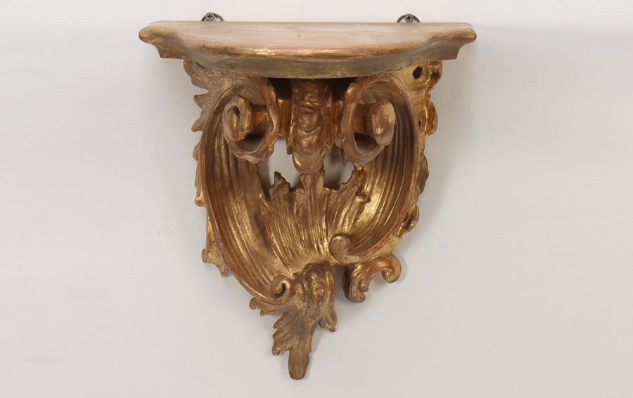 EXQUISITE GILTWOOD WALL BRACKET BAROQUE 1950: An exquisite giltwood wall bracket in a baroque style circa 1950. Ht: 13.75" Width: 11.75" Depth: 8"