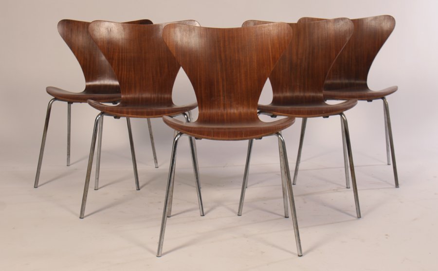 SET 5 MOLDED MAHOGANY CHAIRS ARNE JACOBSEN 1970: A set of five molded mahogany side chairs attributed to Arne Jacobsen circa 1970. Ht: 29" Width: 18" Depth: 16"