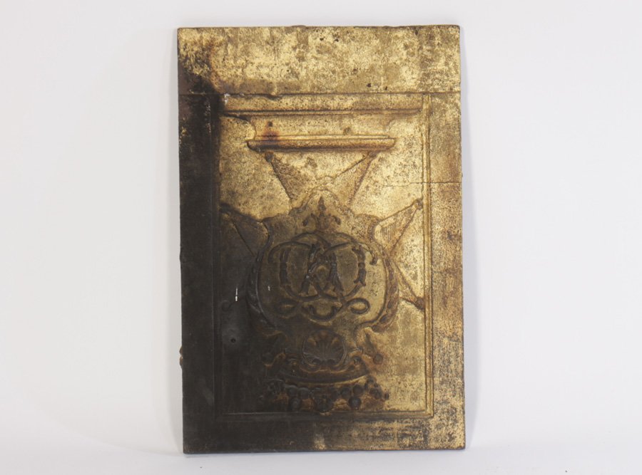 ANTIQUE FRENCH ARMORIAL CAST IRON FIREBACK: Antique French armorial cast iron fireback with central crest and remains of gilt decoration. Ht: 35" Width: 23"