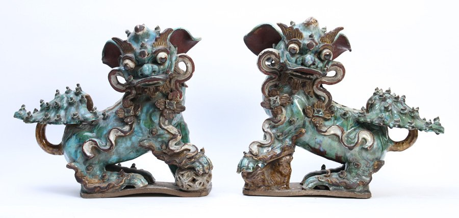 PAIR OF ELABORATE CERAMIC FOO DOGS (1 of 4)