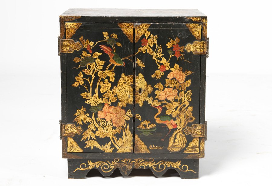 19TH C. CHINESE EXPORT COLLECTORS CABINET (1 of 4)