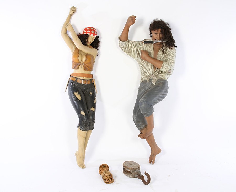 LIFESIZE COMPOSITION PIRATE WENCH AND SAILOR (1 of 5)