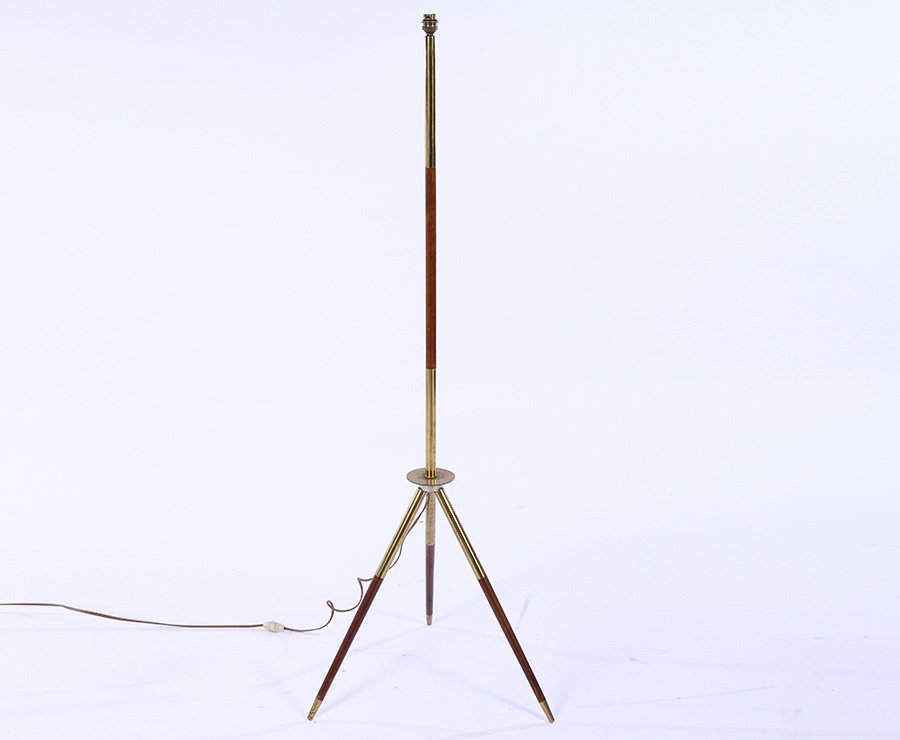ITALIAN MID CENTURY BRASS WOOD FLOOR LAMP 1960 (1 of 3)